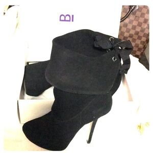 Bakers Black Suede Platform Elegant Black High Heel Ankle Boots Bootie Bow